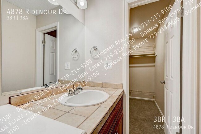Building Photo - 4878 Ridenour Dr