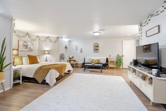 Building Photo - 603 W 18th St