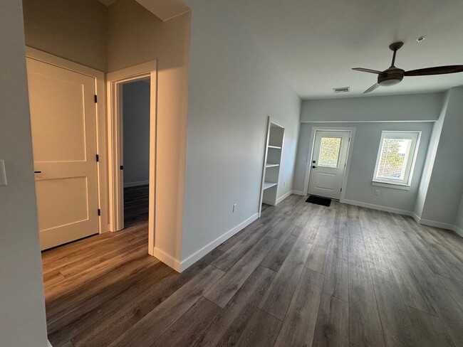 Primary Photo - Newly Renovated 1-Bedroom/1-Bathroom/Den A...