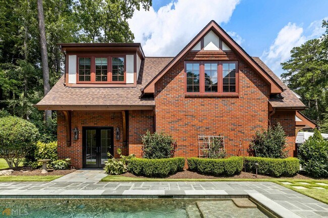 Building Photo - 3312 W Shadowlawn Ave NE