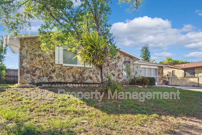 Building Photo - 9425 Palm Ave