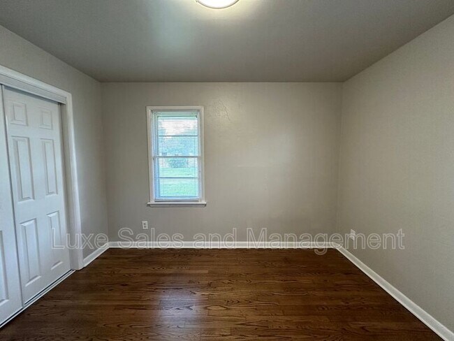 Building Photo - 133 W. Jarman Drive