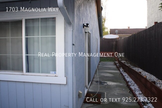 Building Photo - 1703 Magnolia Way