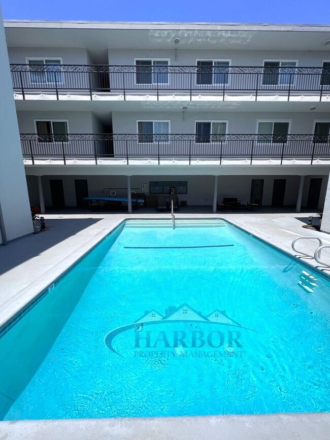 Building Photo - Beachside Charm – 2 Bed, 2 Bath.