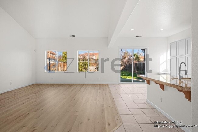 Building Photo - 155 E Heritage Dr