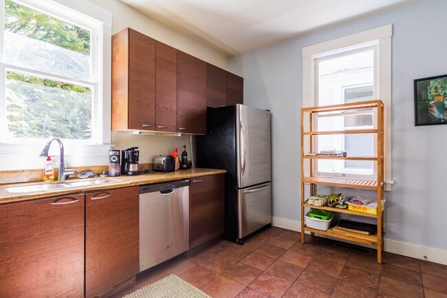 Building Photo - Furnished 3 bedroom 1.5 bath Available Soon.