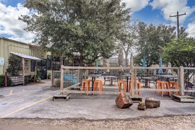 Building Photo - 5644 Darling St