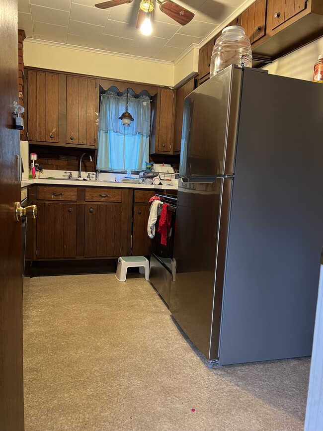 Brand new fridge and brand new stove - 794 Sweet Home Rd