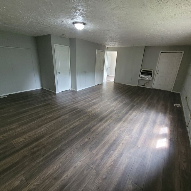 Building Photo - Single Family 4 Bed 2 Bath FOR RENT!