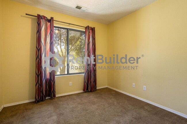 Building Photo - **WOW HOLIDAY SPECIAL PRICING**