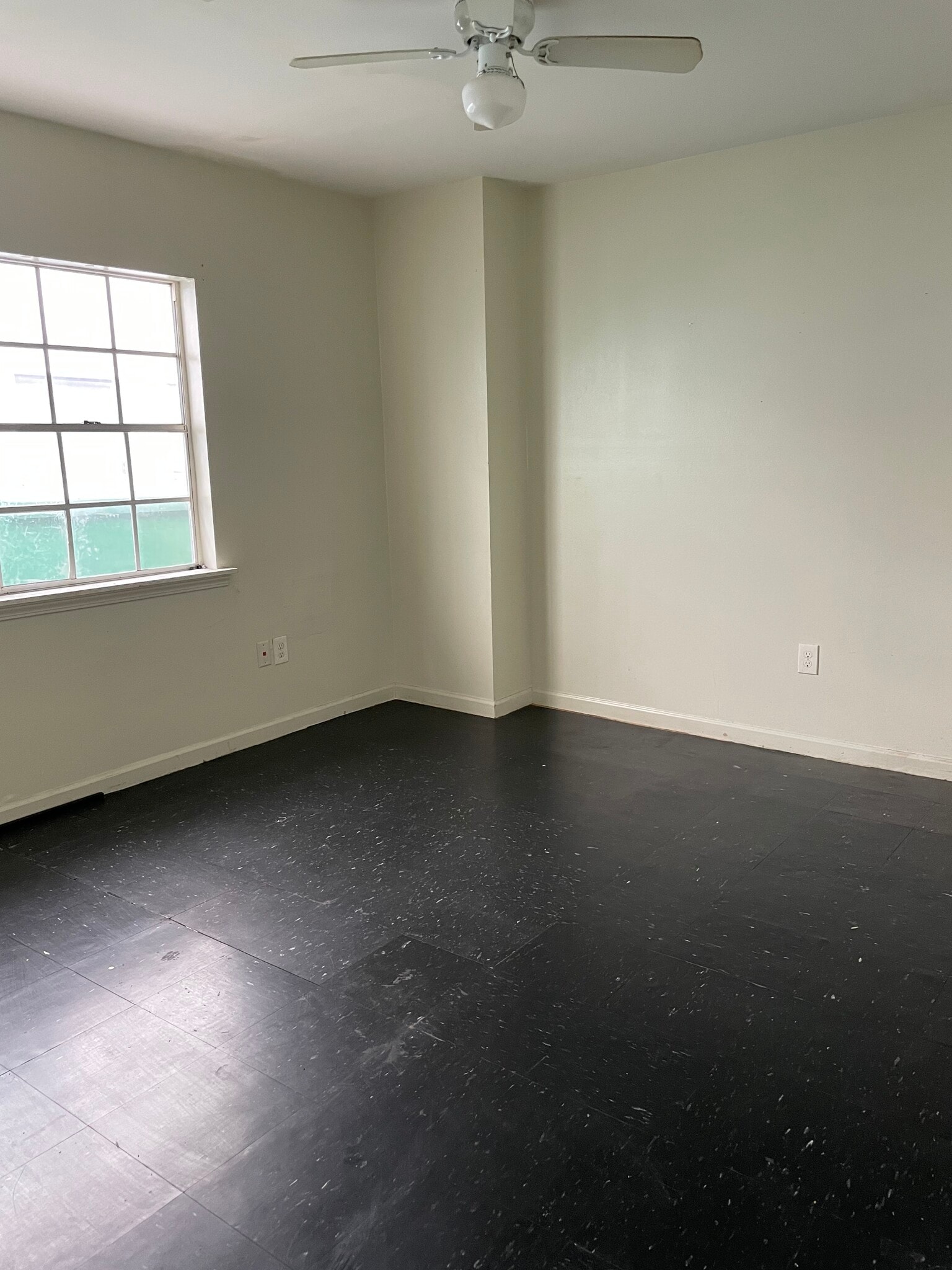 Master Bedroom - 3418 S Robertson St