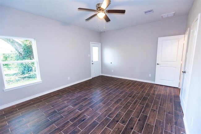 Building Photo - 507 E Foley St