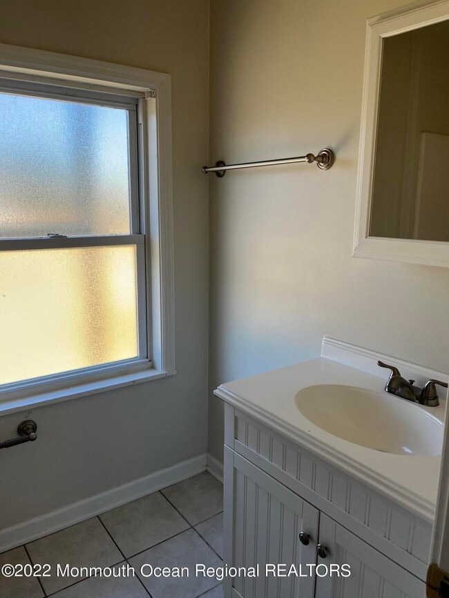 Building Photo - 200 7th Ave