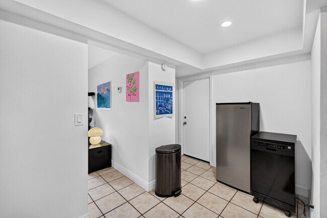 Building Photo - 2167 NE 56th Ct