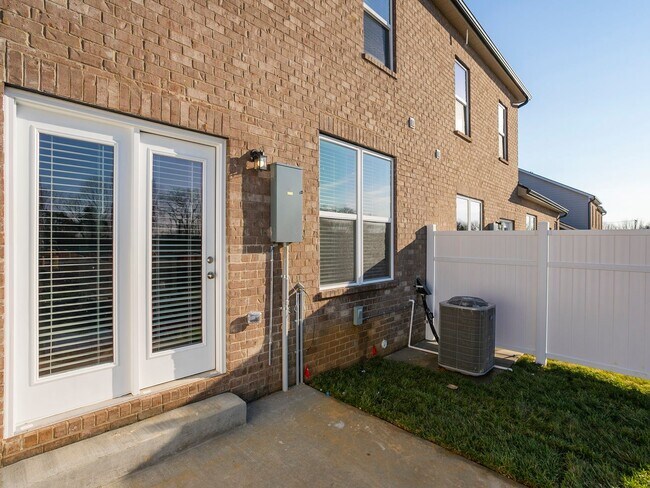 Building Photo - 2031 Sperling Dr