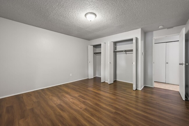 Building Photo - MOVE IN READY NOW! Normandy Park 1 level 2...