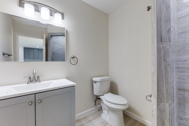 Building Photo - 1223 Evergreen Dr