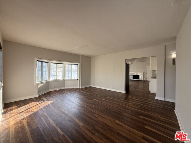 Building Photo - 2939 Oakhurst Ave