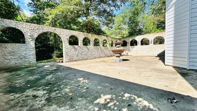 Building Photo - 8+ PRIVATE ACRES - KING GEORGE