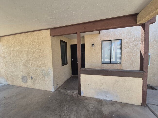 Building Photo - 2640 S Virginia Dr