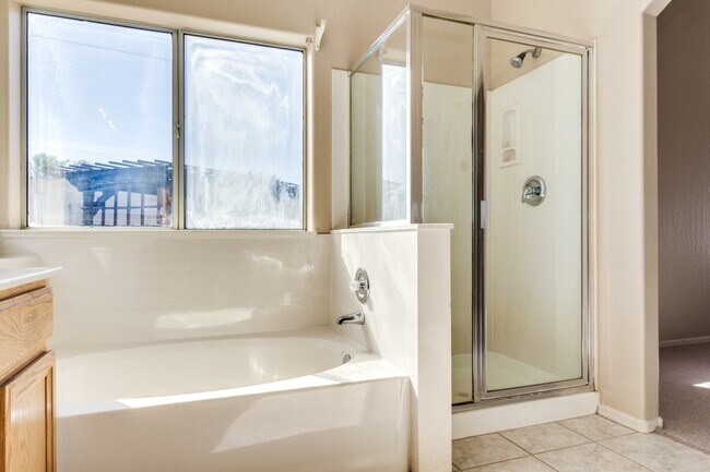 Building Photo - POPULAR RED MOUNTAIN RANCH COMMUNITY