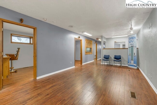 Building Photo - 483 NC-105 Extension