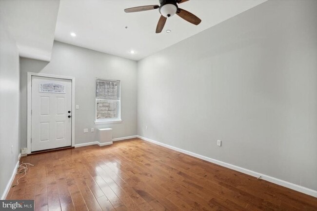 Building Photo - 528 S 13th St