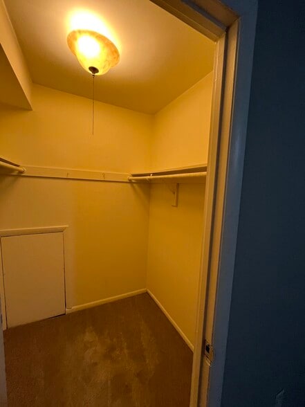 Building Photo - 3304 Woodburn Village Dr
