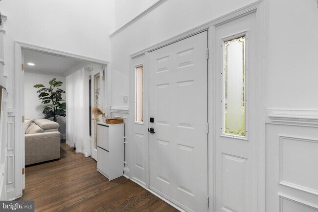 Building Photo - 9830 Meadow Valley Dr