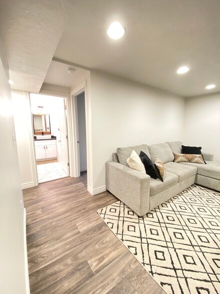 Building Photo - 7178 S 420 E