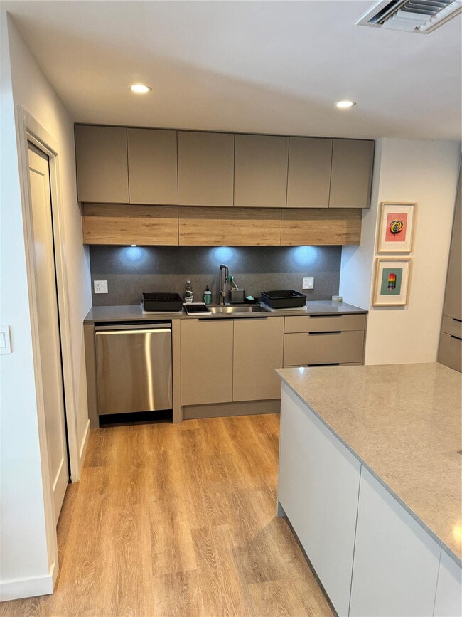 Building Photo - 2020 Coral Reef Dr