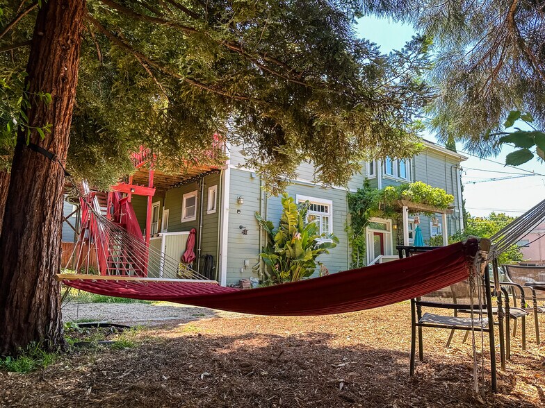 Building Photo - 1937 Russell St
