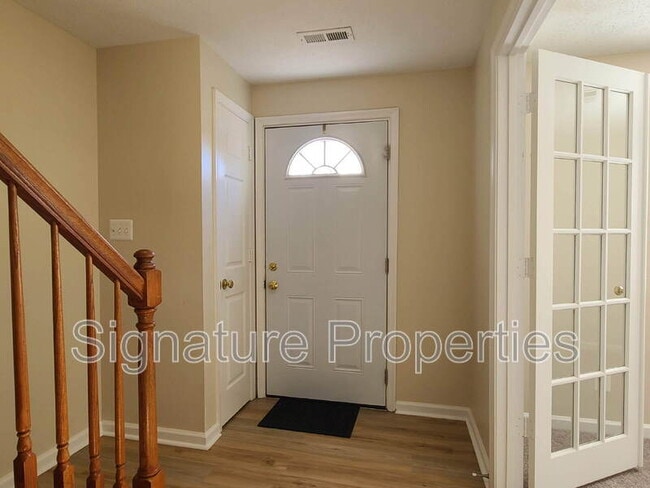 Building Photo - 106 Regina Ln