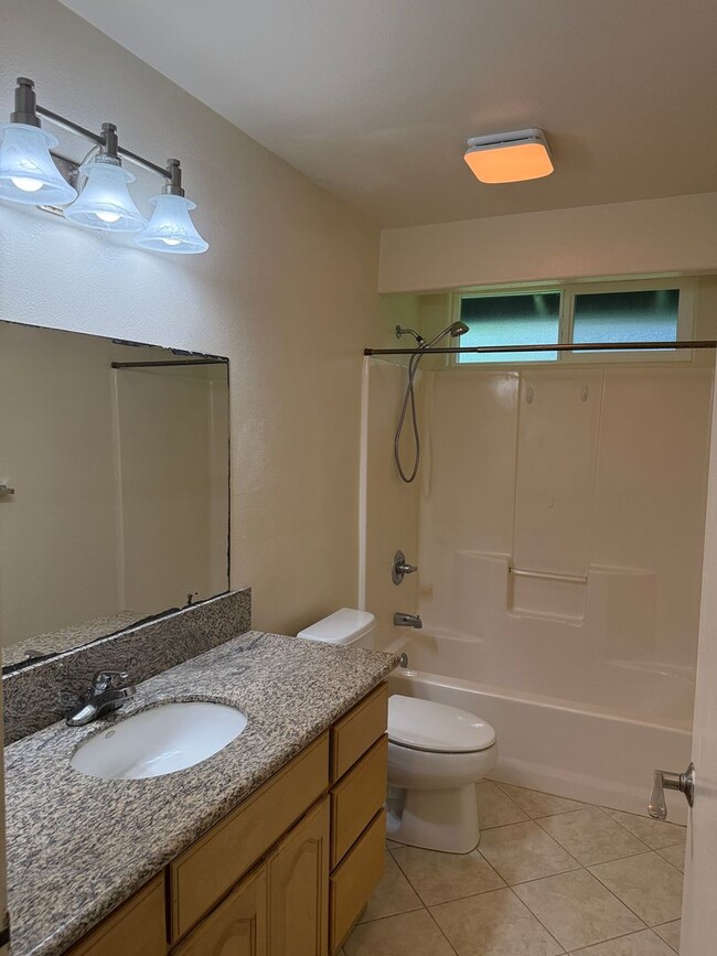 Building Photo - Nice 3BR/2BA Home in Hawaiian Shores