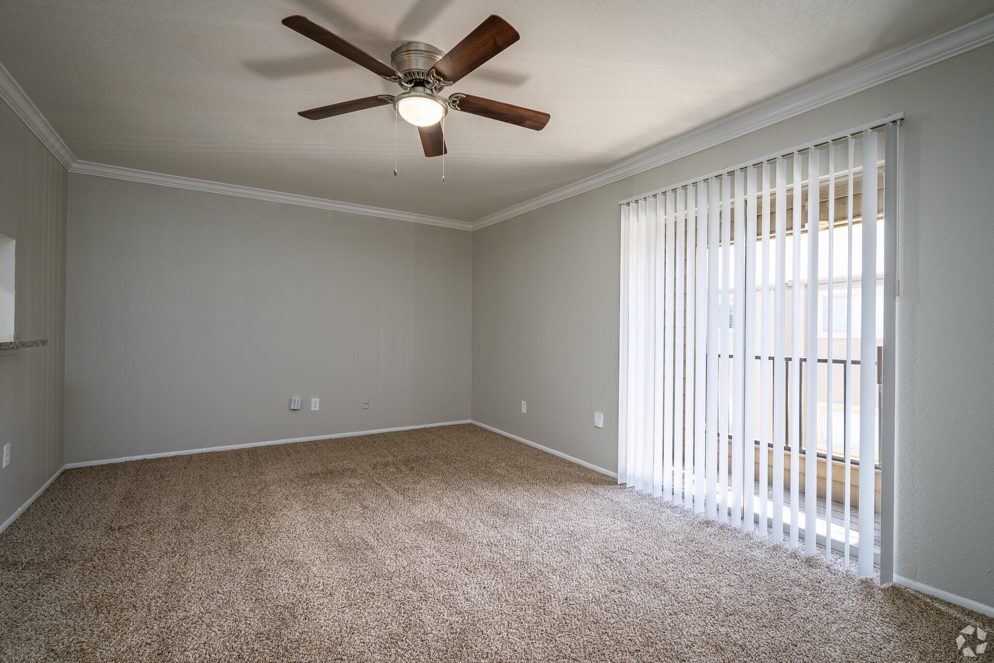 1BR, 1BA - 704SF - Ashford Santa Ana