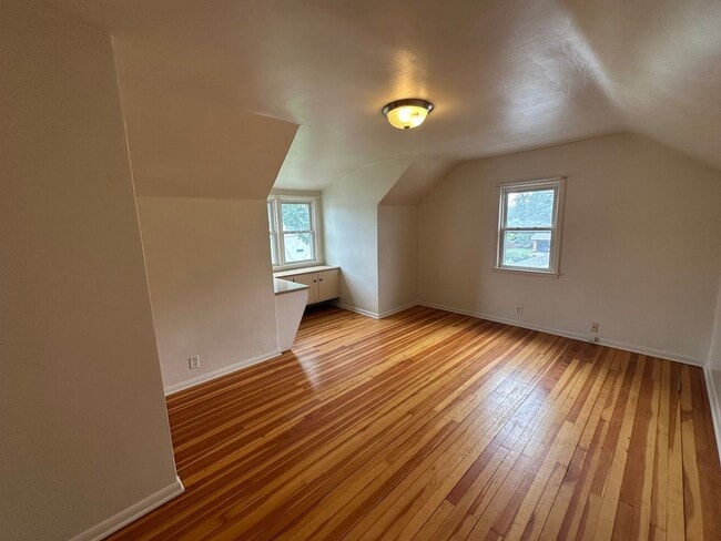 Building Photo - Beautiful Single Family Home Across from L...