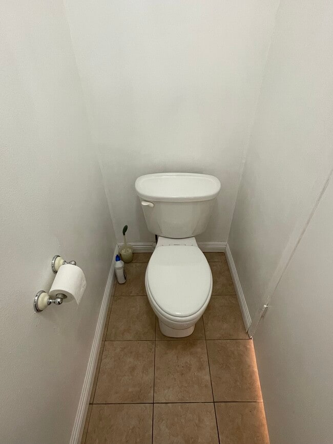 Building Photo - 719 N Eucalyptus Ave