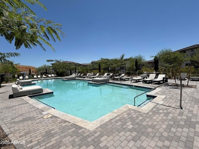 Building Photo - 2121 W Sonoran Desert Dr