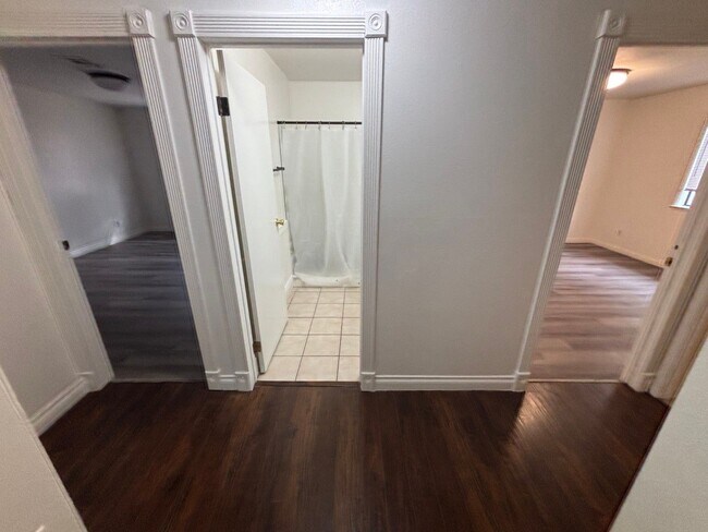 Building Photo - 2 Br/2 Ba. Condo on 2nd fl.