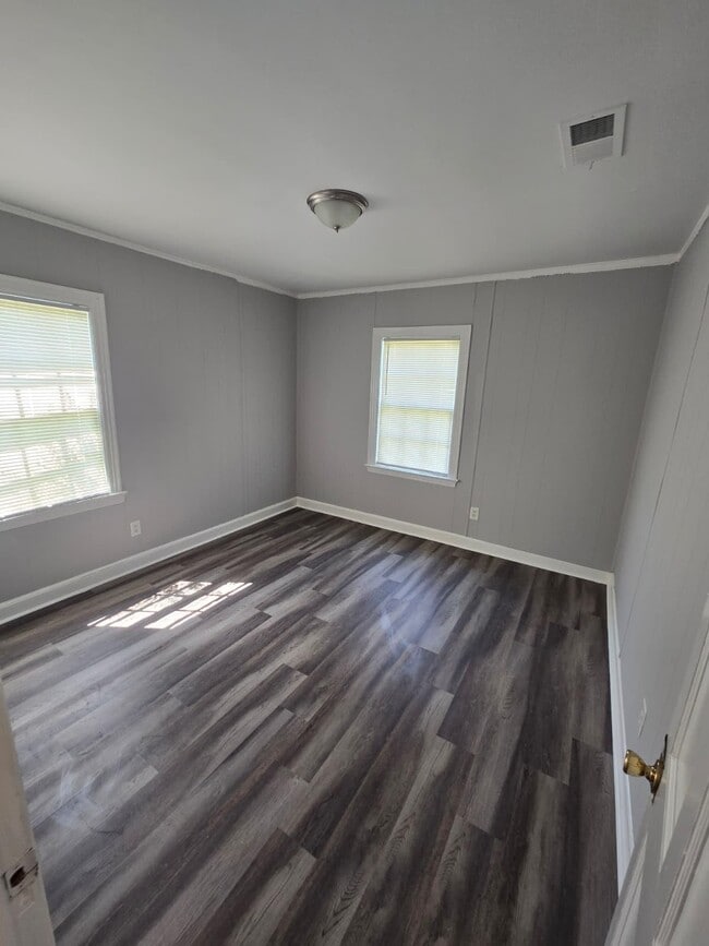 Building Photo - 3083 Crump Ave