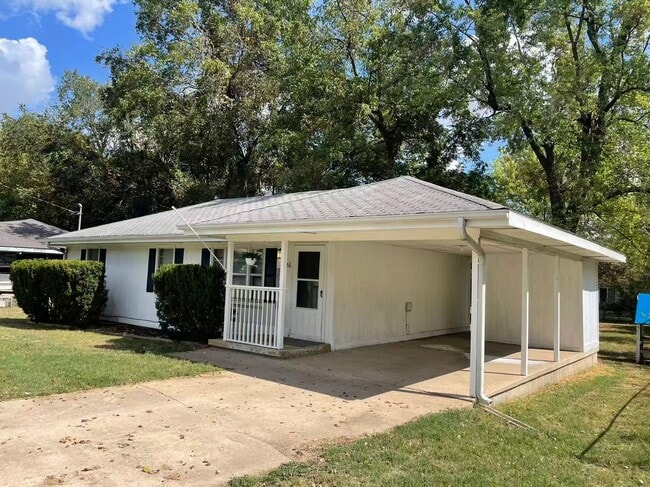 Building Photo - Cute house north Springfield