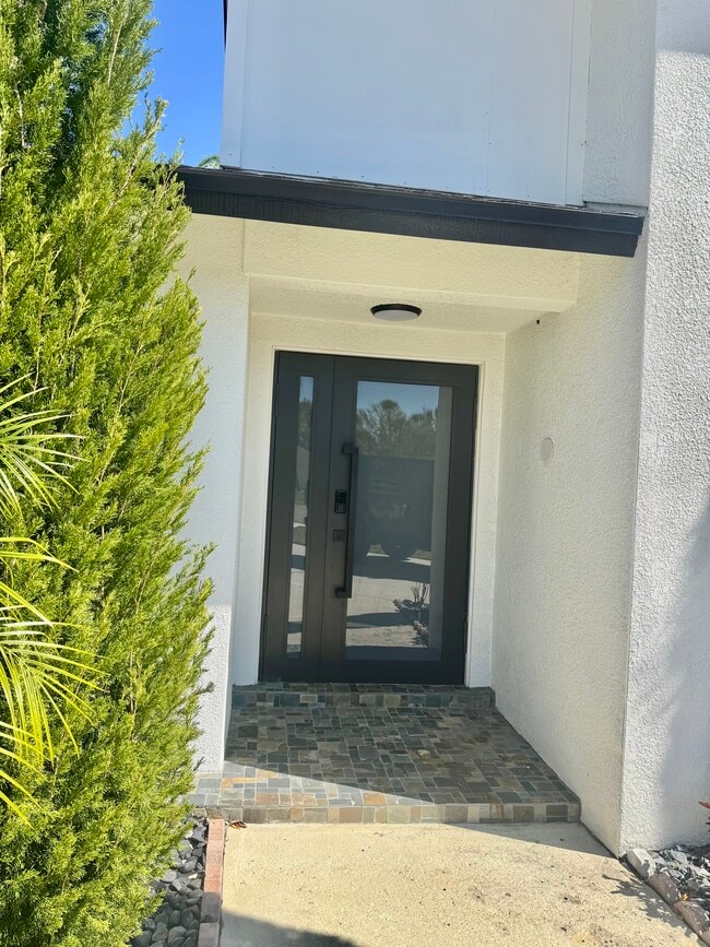 Building Photo - 14903 Southfork Dr