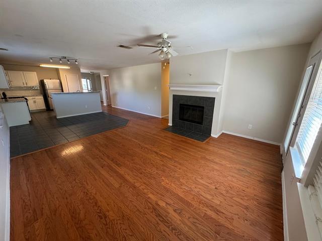 Building Photo - 9205 Lenox Dr