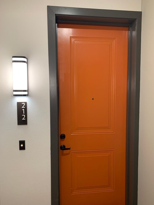 Building Photo - Luxury Apartment in The Cannery