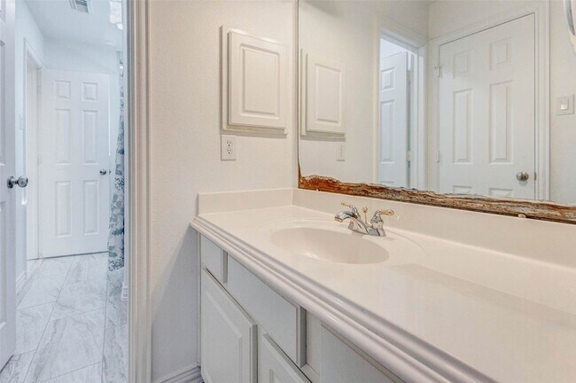 Building Photo - 26511 Cresent Cove Ln