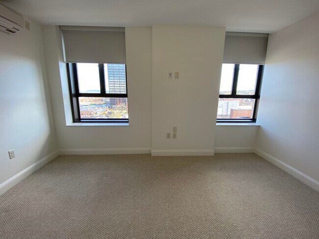 Building Photo - 875 Elm St