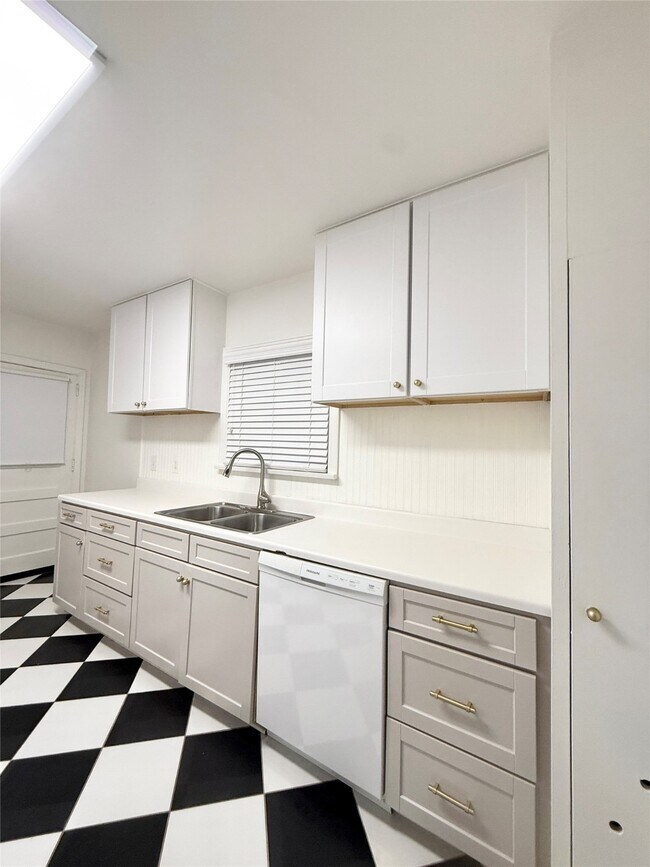 Building Photo - 4010 Yupon St