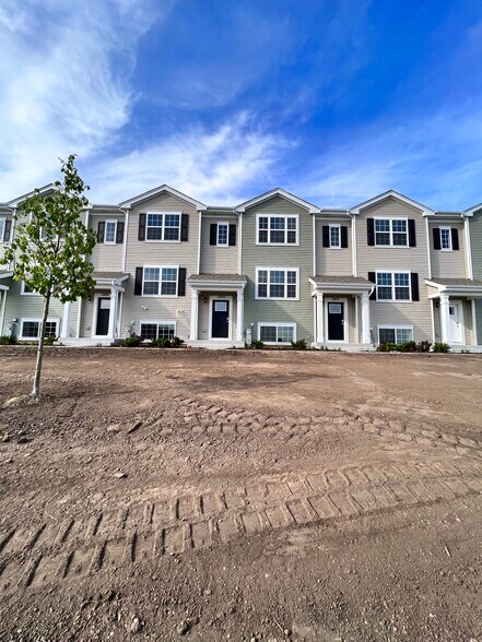 Building Photo - 2489 Bella Dr