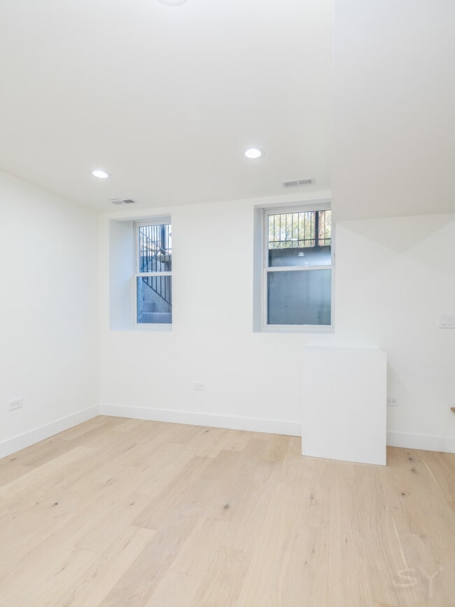 Building Photo - 1830 S Peoria St