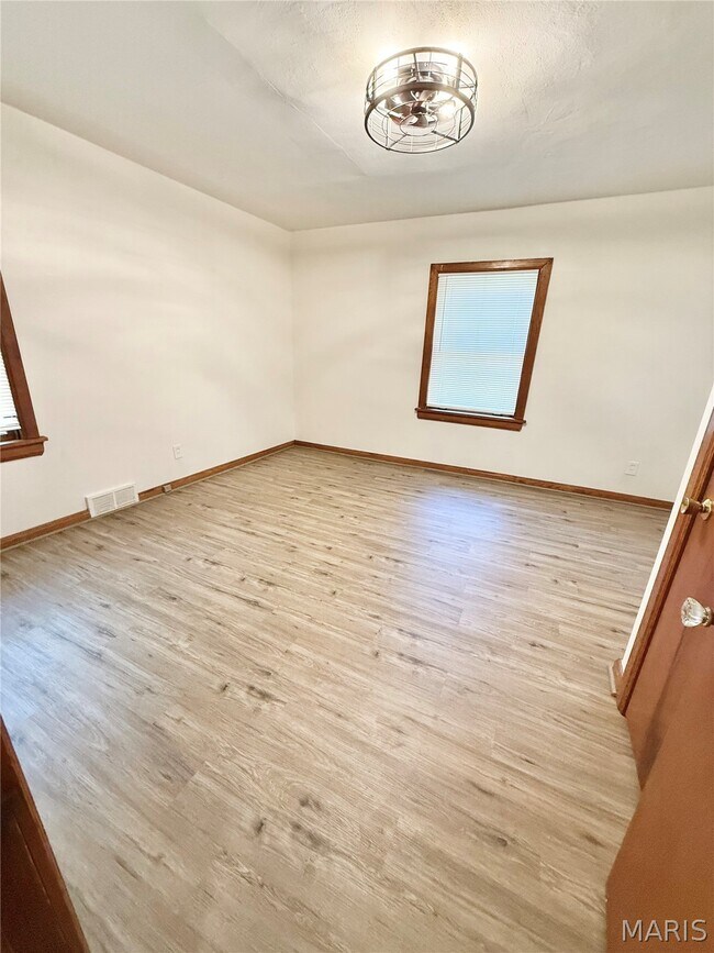 Building Photo - 1308 Caseyville Ave